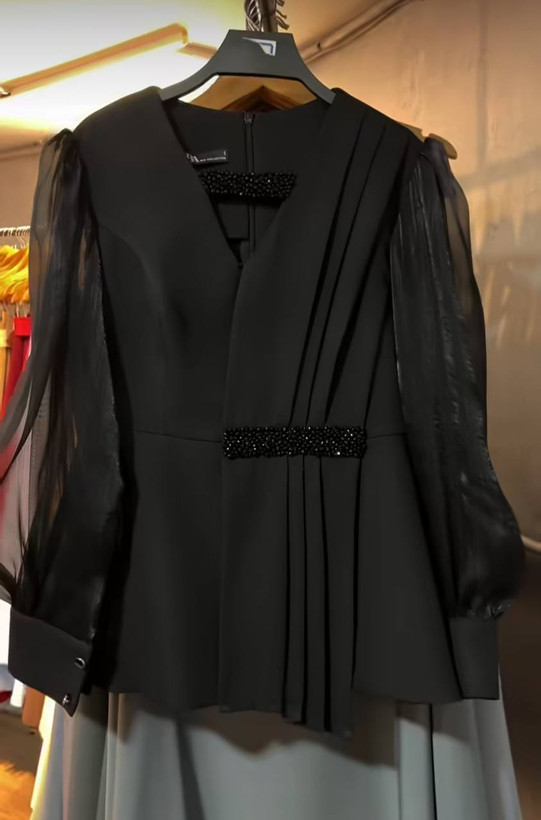 عکس غیر ژورنالی رنگ مشکی کت مهتاب