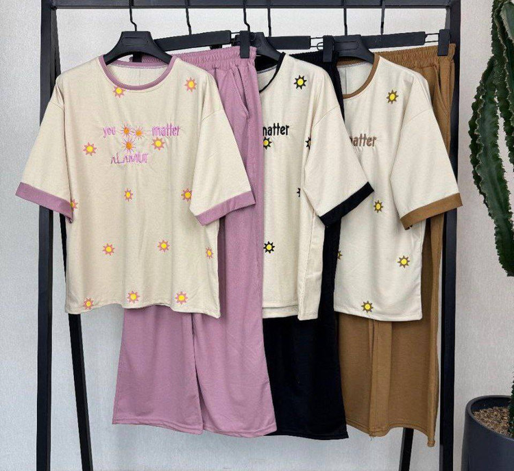 از سمت چپ: کالباسی 'مشکی 'نسکافه ای تیره